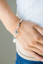 Load image into Gallery viewer, Hoppin Hibiscus Bracelet Blue